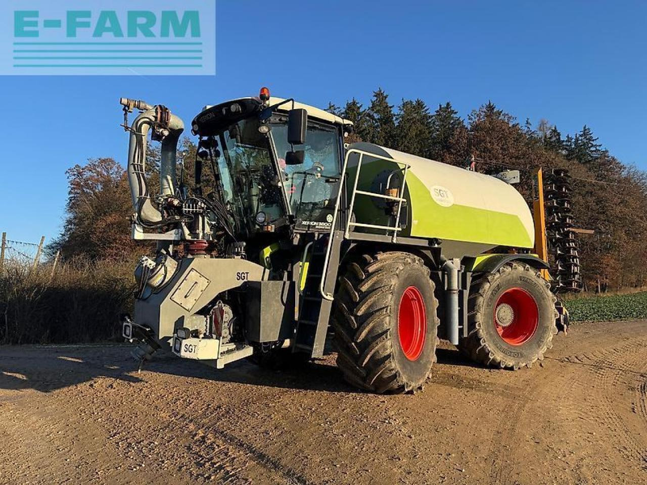 CLAAS xerion 3800 saddle trac mit sgt gülleaufbau SADDLE TRAC - Трактор: фото 1 CLAAS xerion 3800 saddle trac mit sgt gülleaufbau SADDLE TRAC - Трактор: фото 1