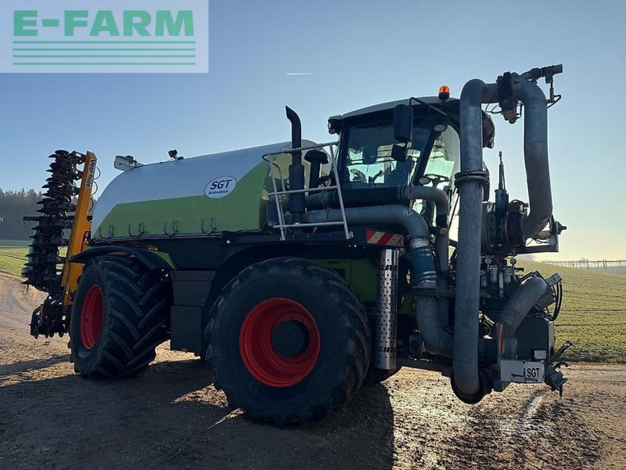 CLAAS xerion 3800 saddle trac mit sgt gülleaufbau SADDLE TRAC - Трактор: фото 4 CLAAS xerion 3800 saddle trac mit sgt gülleaufbau SADDLE TRAC - Трактор: фото 4