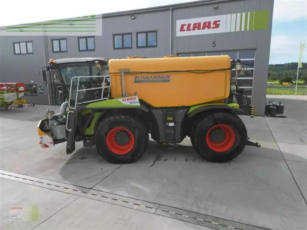 CLAAS xerion 4000 saddle trac SADDLE TRAC - Обприскувач самохідний: фото 3 CLAAS xerion 4000 saddle trac SADDLE TRAC - Обприскувач самохідний: фото 3