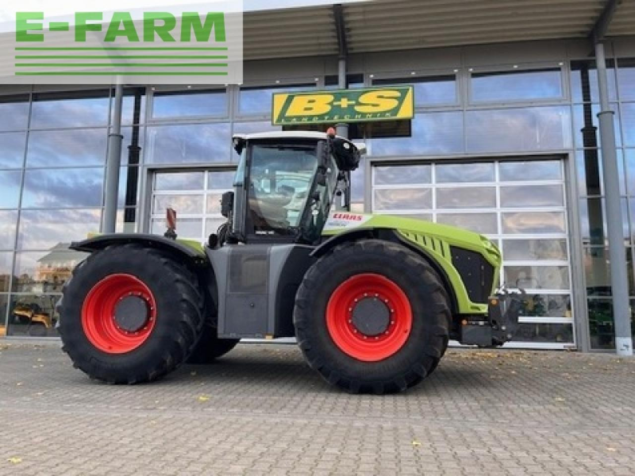 CLAAS xerion 4000 trac vc TRAC VC - Трактор: фото 1 CLAAS xerion 4000 trac vc TRAC VC - Трактор: фото 1