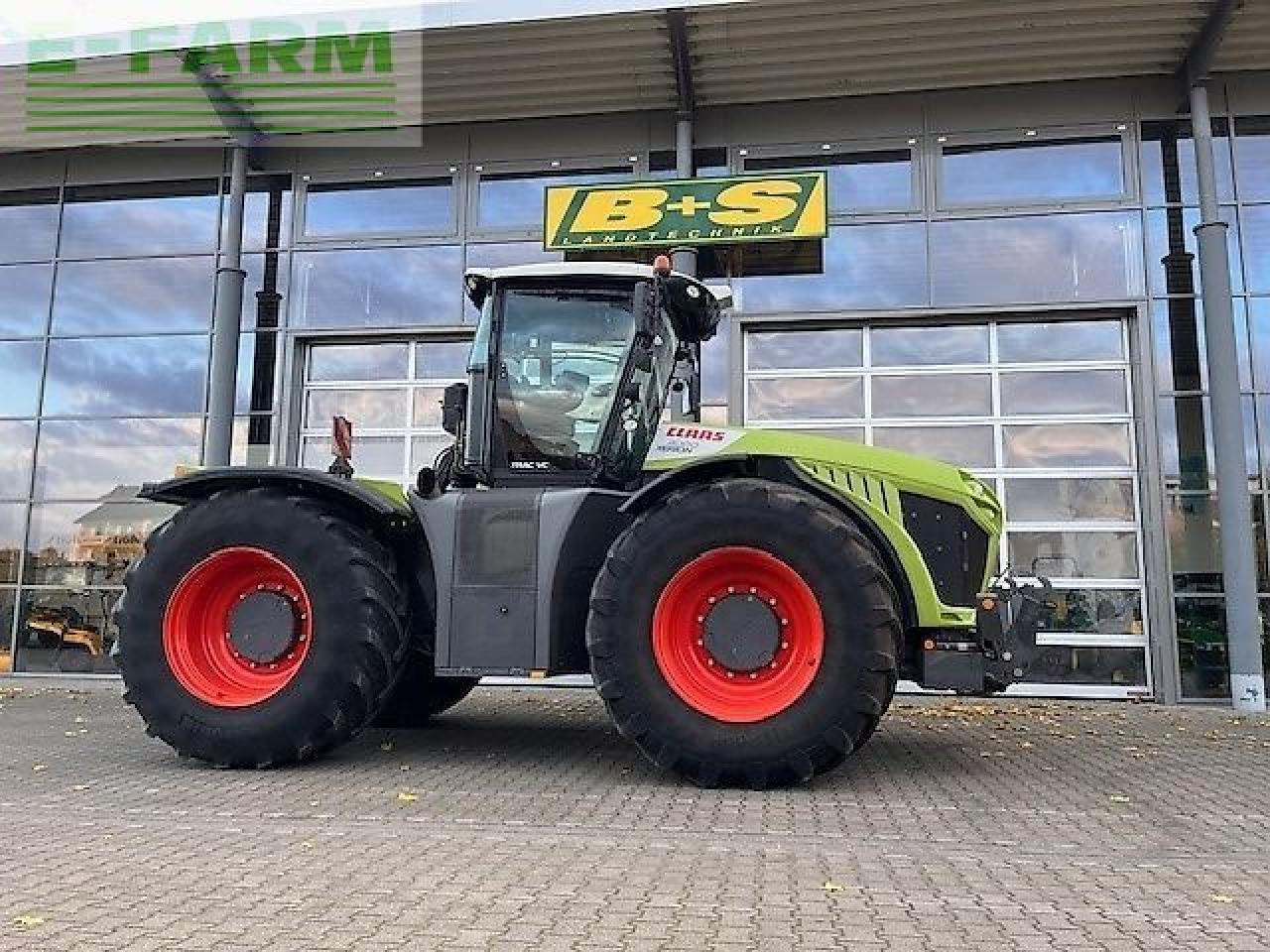CLAAS xerion - Трактор: фото 1 CLAAS xerion - Трактор: фото 1