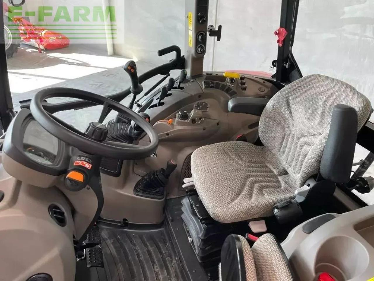 Трактор Case-IH farmall 100 c: фото 6