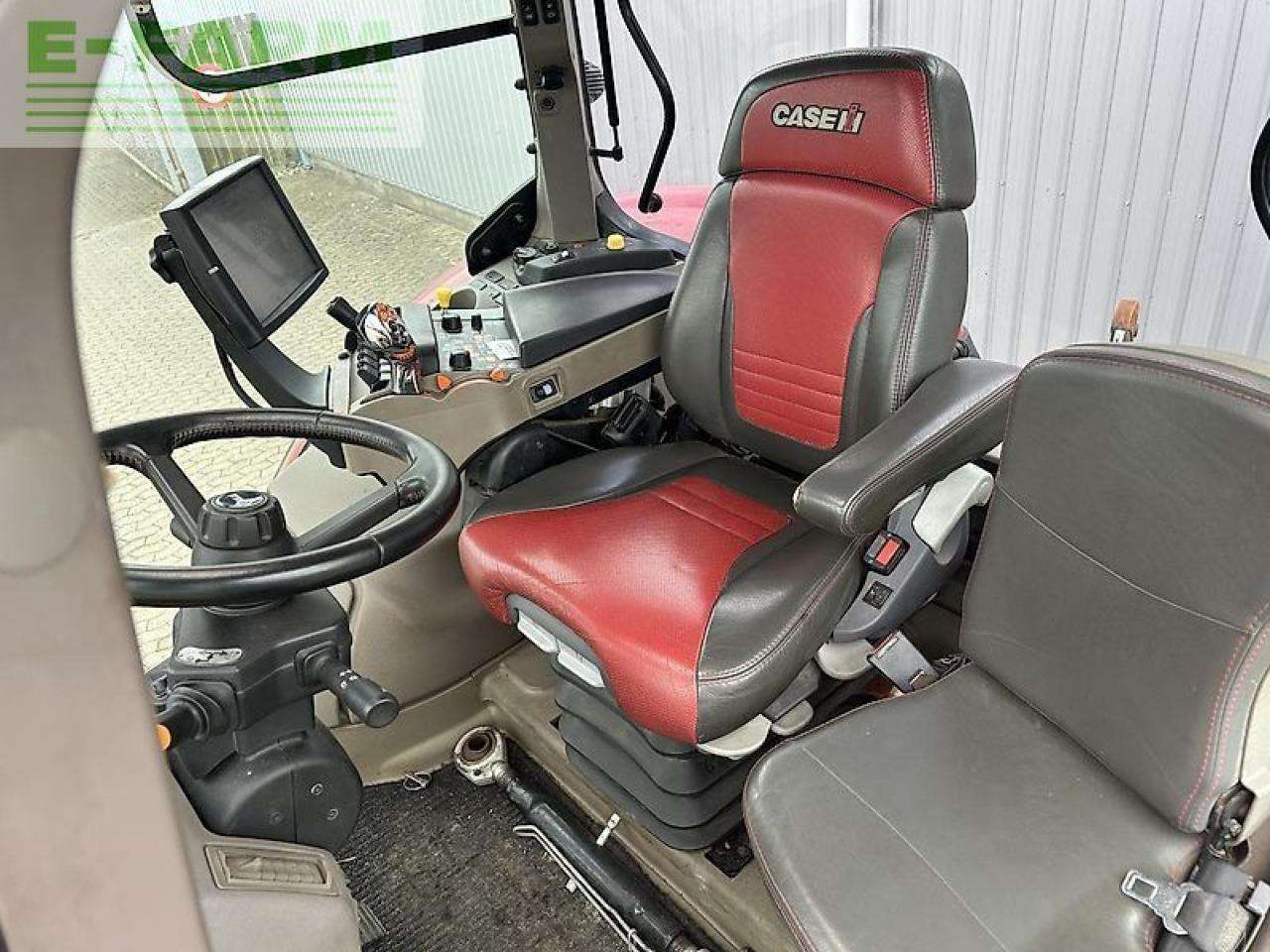 Case-IH optum 300 cvx CVX - Трактор: фото 3 Case-IH optum 300 cvx CVX - Трактор: фото 3