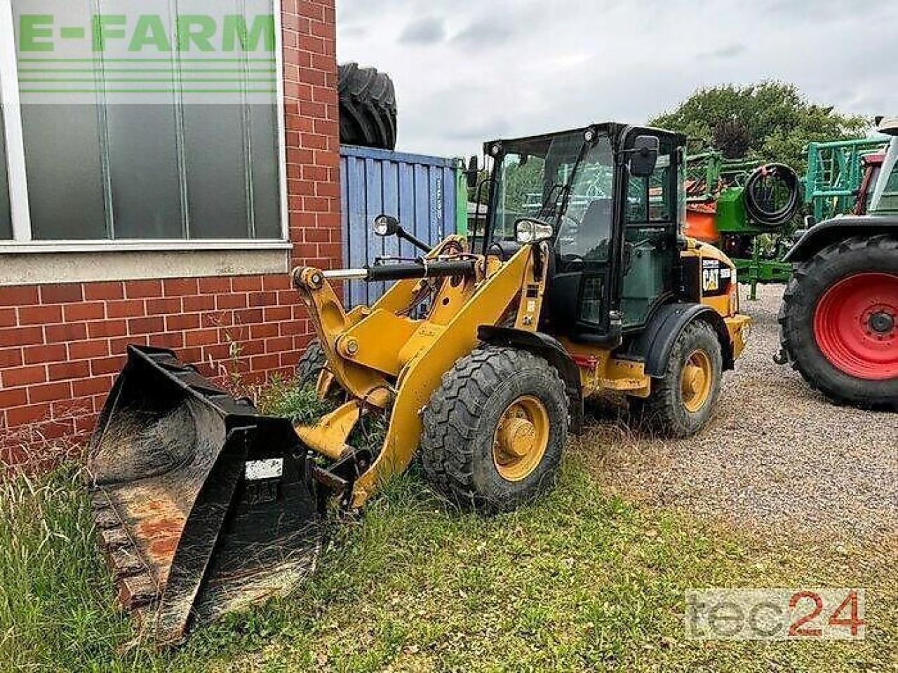 Caterpillar 906 m - Міні-екскаватор: фото 1 Caterpillar 906 m - Міні-екскаватор: фото 1