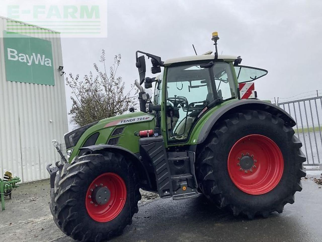 Fendt 724 vario s4 profi plus - Трактор: фото 1 Fendt 724 vario s4 profi plus - Трактор: фото 1