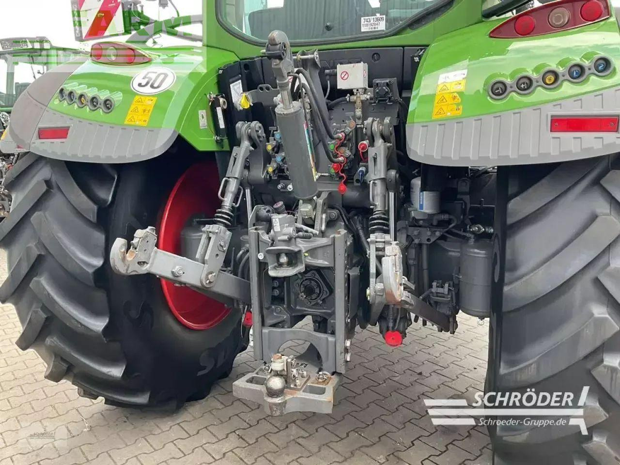 Fendt 724 vario s4 profi plus ProfiPlus - Трактор: фото 4 Fendt 724 vario s4 profi plus ProfiPlus - Трактор: фото 4