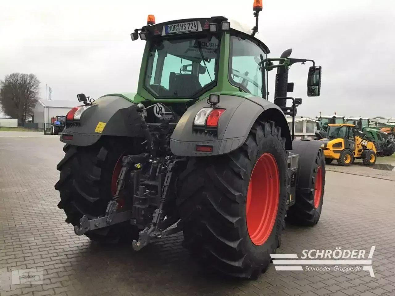 Fendt 824 s4 profi plus - Трактор: фото 3 Fendt 824 s4 profi plus - Трактор: фото 3
