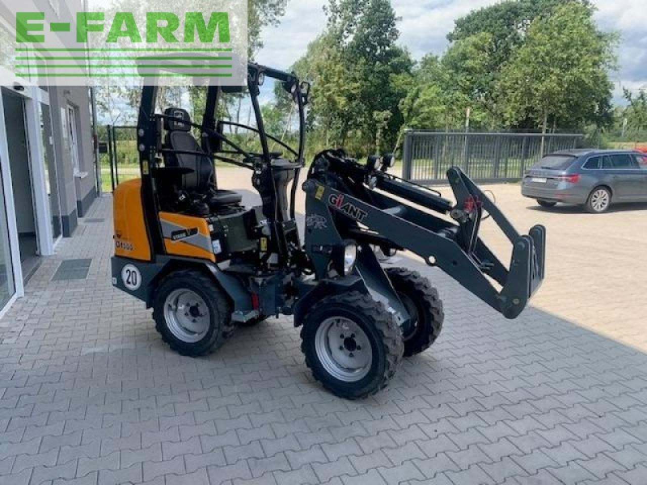Giant g1500 - Компактний фронтальний навантажувач: фото 2 Giant g1500 - Компактний фронтальний навантажувач: фото 2