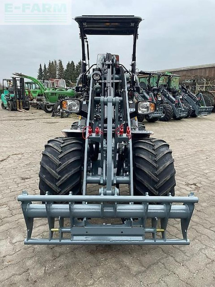 Giant g2300 hd - Міні-екскаватор: фото 3 Giant g2300 hd - Міні-екскаватор: фото 3