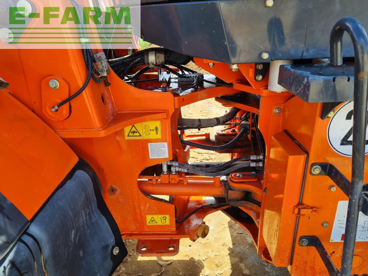 Hitachi ZW 150 TPD-5 - Колісний навантажувач: фото 4 Hitachi ZW 150 TPD-5 - Колісний навантажувач: фото 4