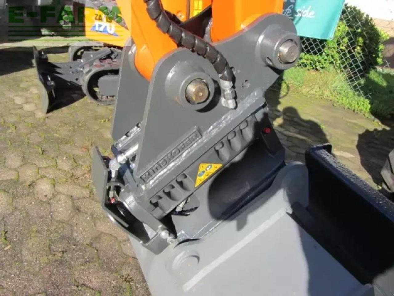 Hitachi zx 33 u-6 - Міні-екскаватор: фото 2 Hitachi zx 33 u-6 - Міні-екскаватор: фото 2