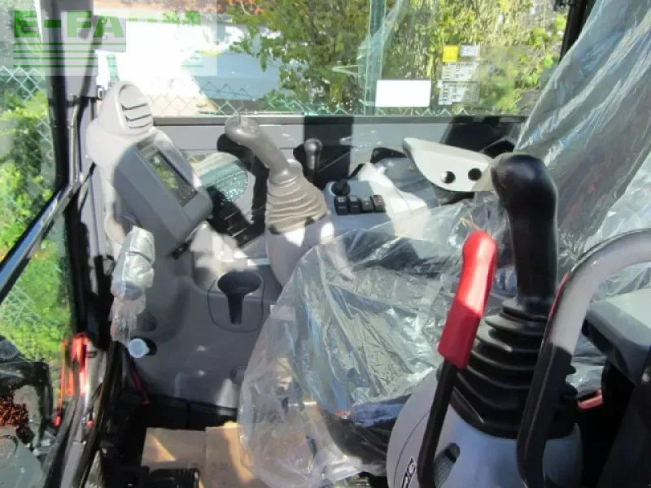 Hitachi zx 33 u-6 - Міні-екскаватор: фото 3 Hitachi zx 33 u-6 - Міні-екскаватор: фото 3