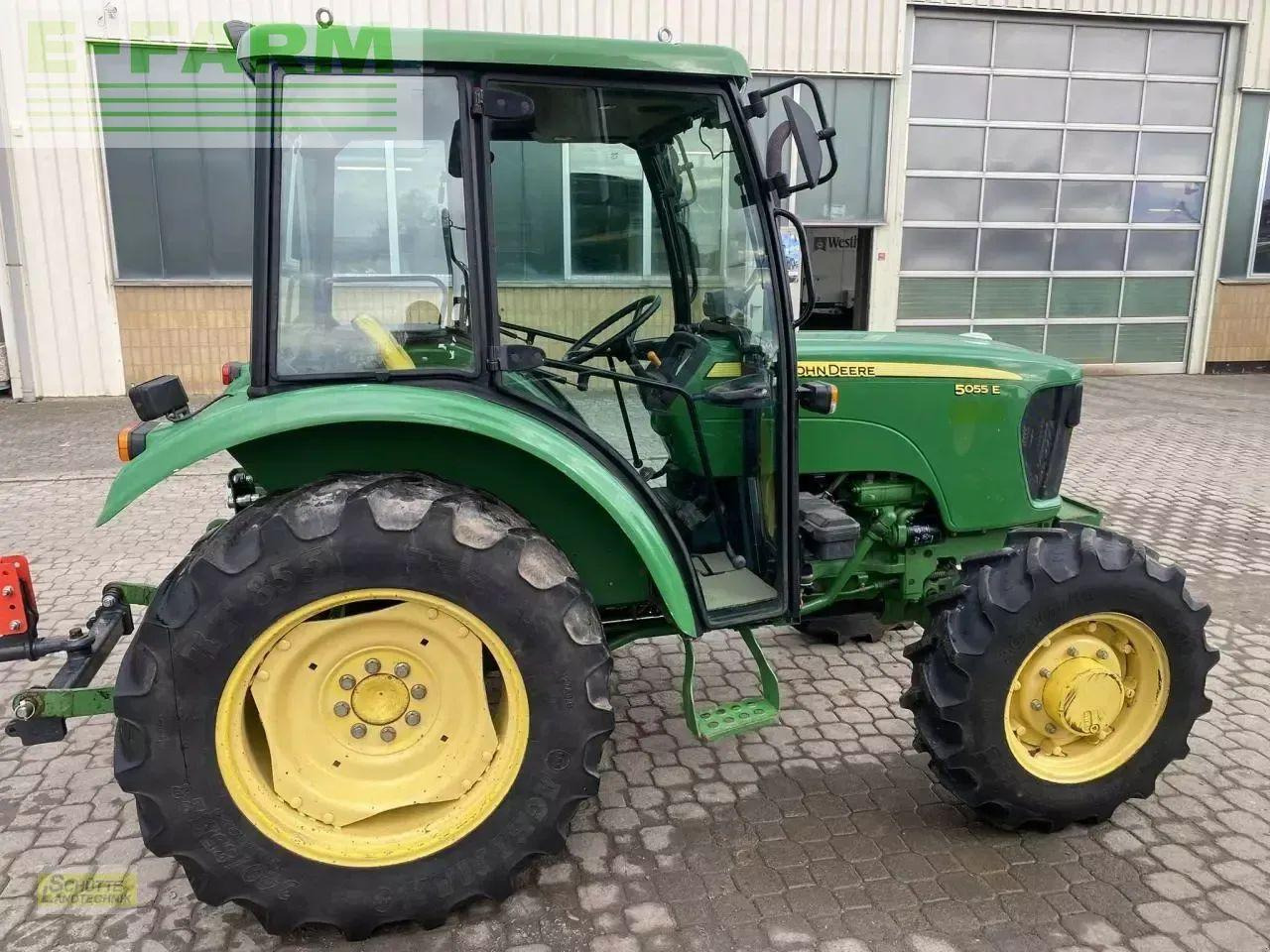 Трактор John Deere 5055e: фото 8