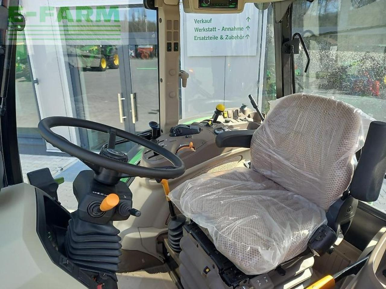 John Deere 5100m - Трактор: фото 4 John Deere 5100m - Трактор: фото 4