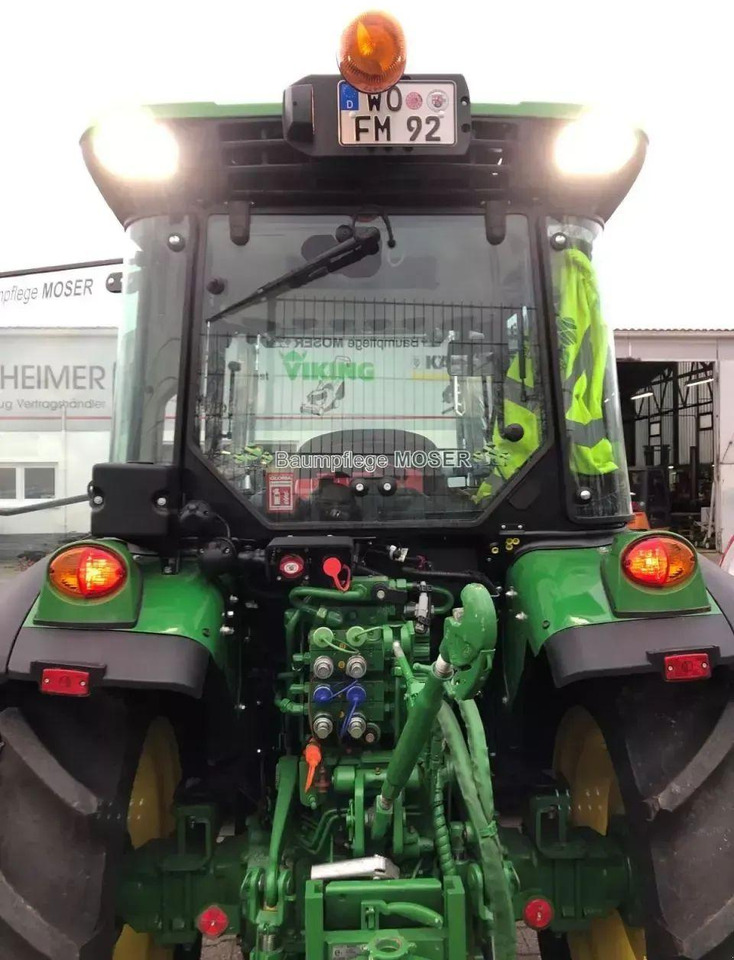 John Deere 5105gf stoll frontlader opt. 3-seite anhänger - Трактор: фото 4 John Deere 5105gf stoll frontlader opt. 3-seite anhänger - Трактор: фото 4