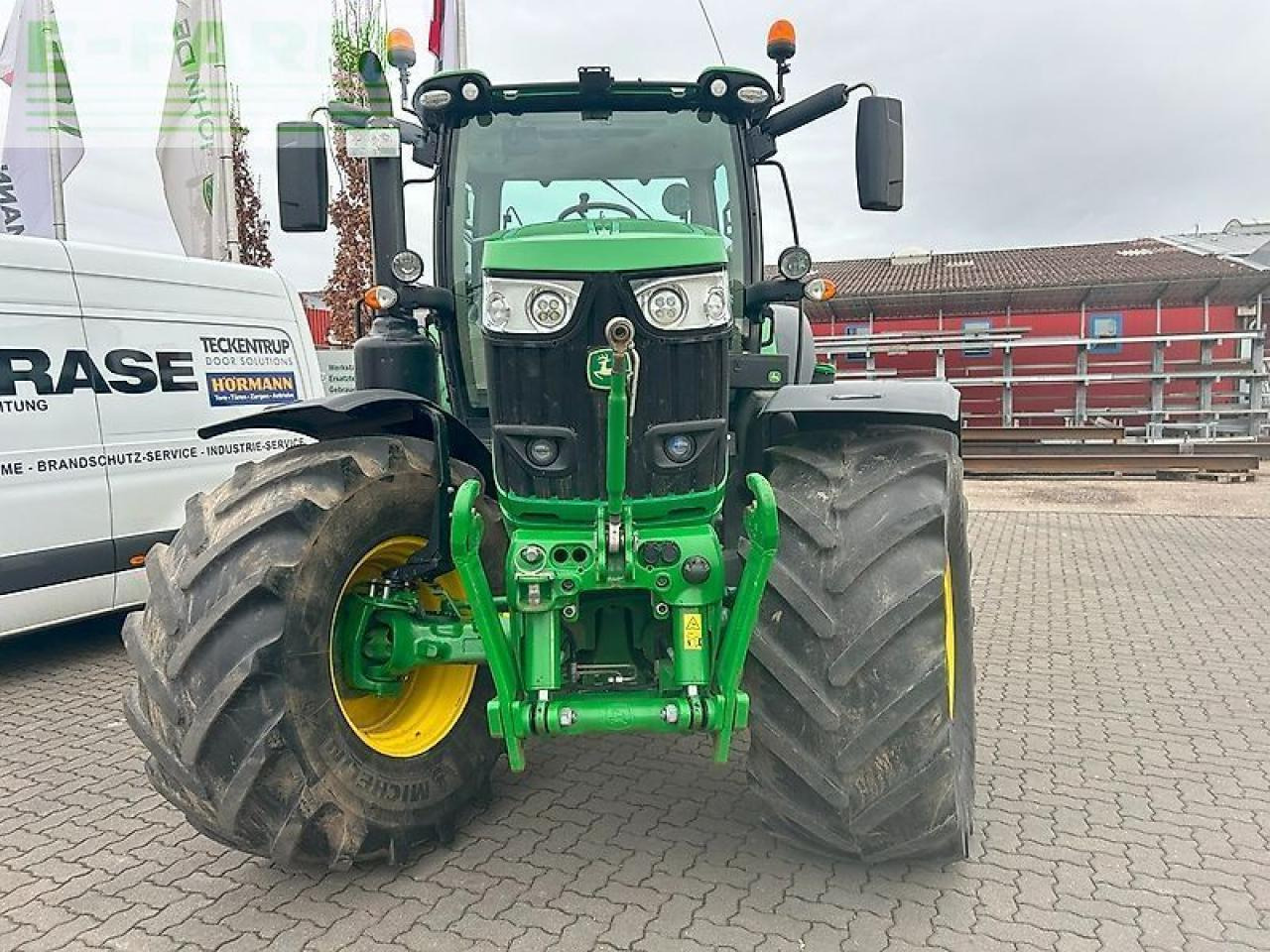 John Deere 6215r - Трактор: фото 2 John Deere 6215r - Трактор: фото 2
