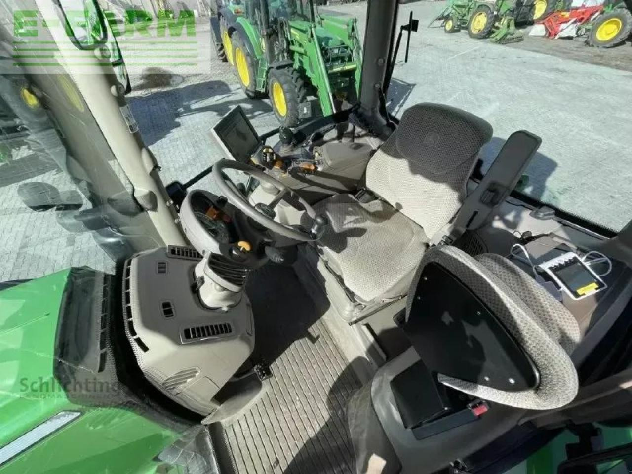 Трактор John Deere 6250r: фото 12
