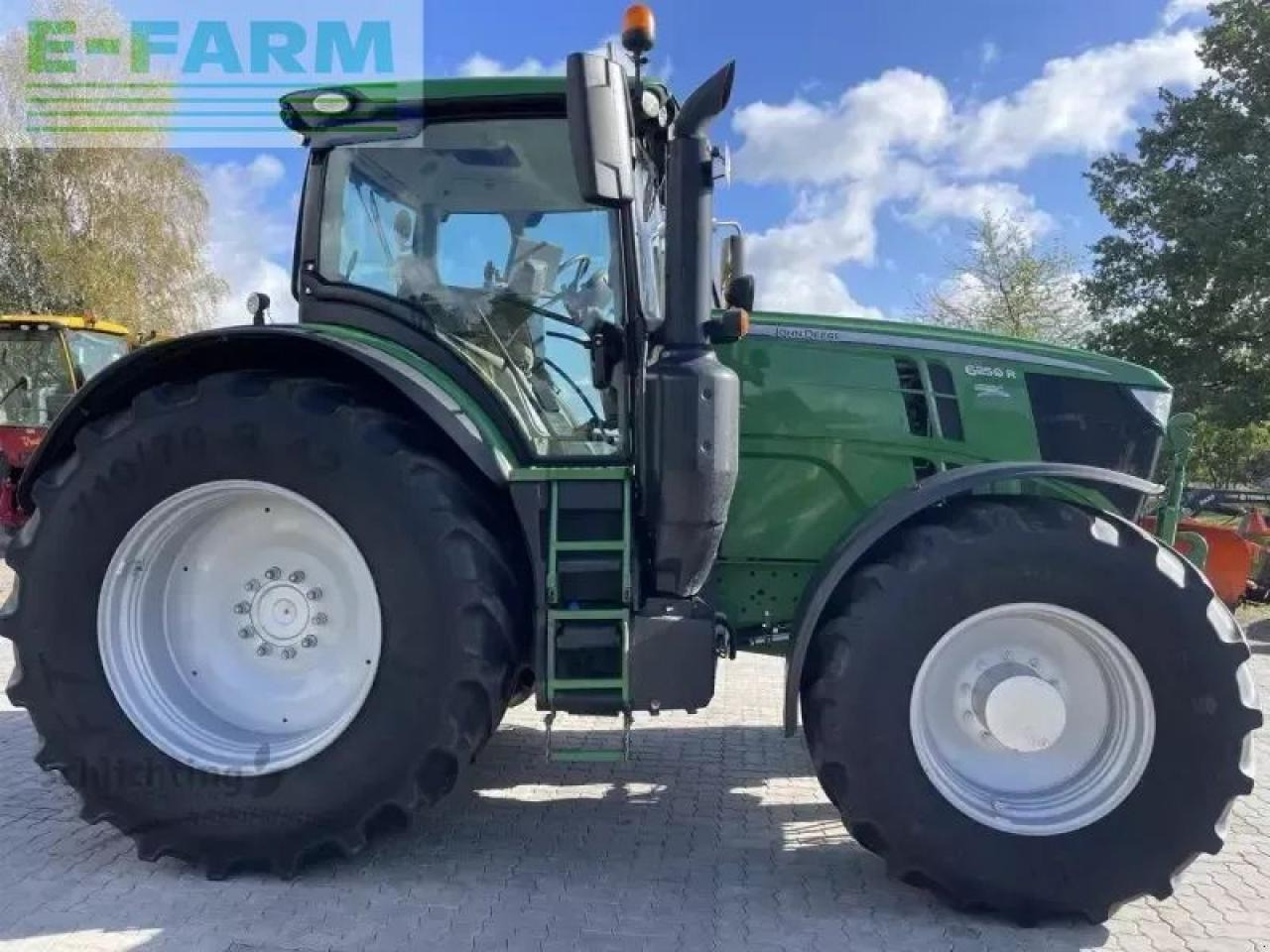 Трактор John Deere 6250r: фото 8