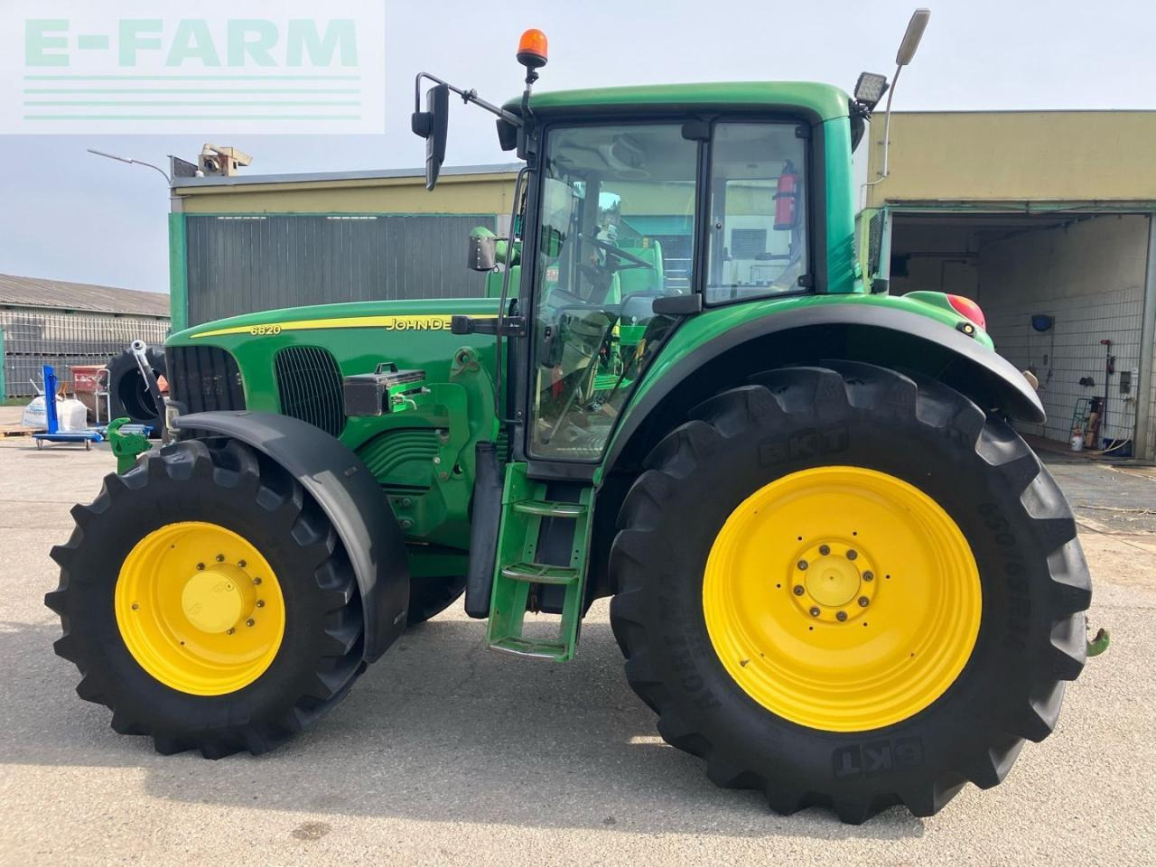 John Deere 6820 Premium - Трактор: фото 2 John Deere 6820 Premium - Трактор: фото 2