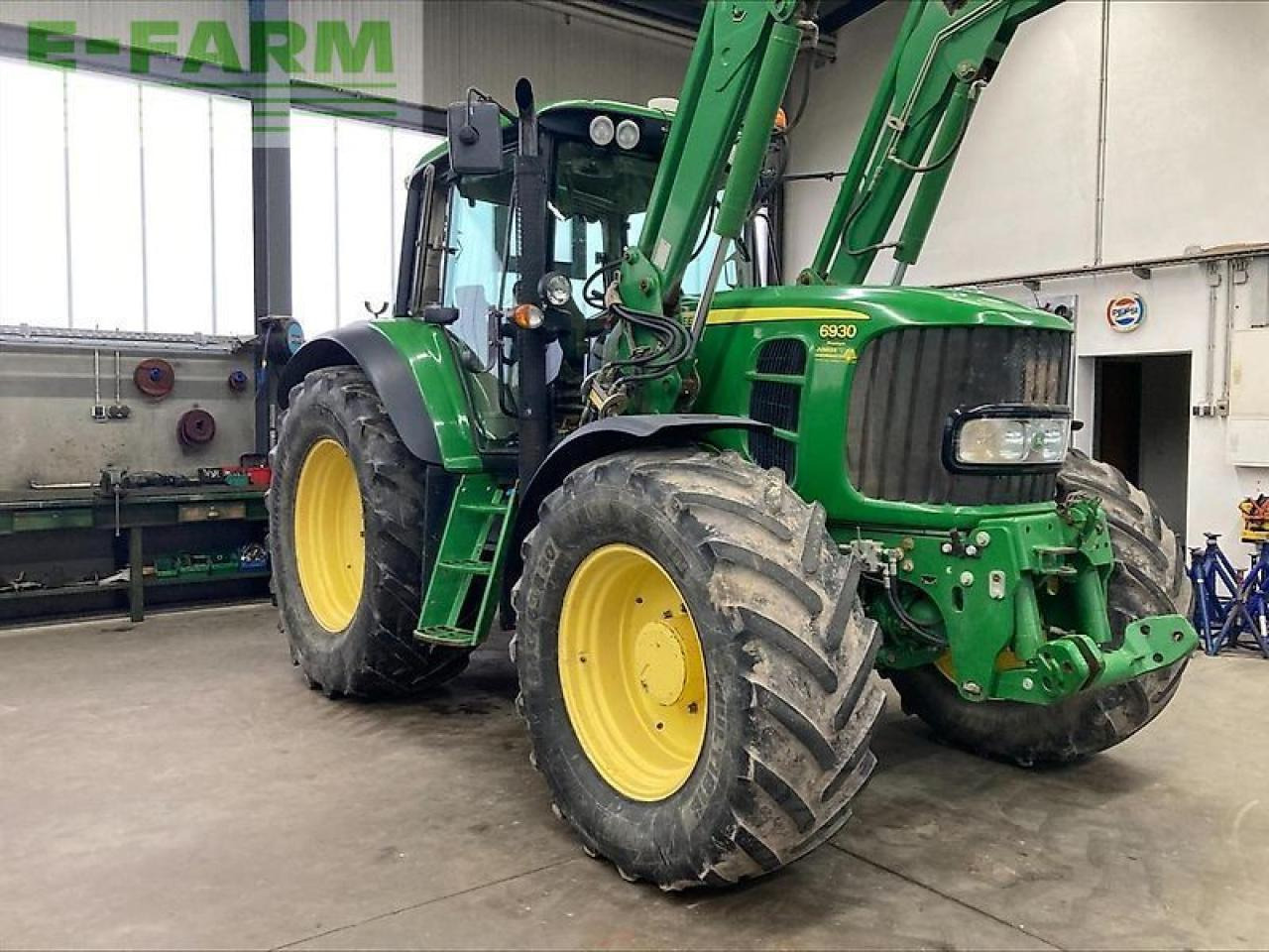 John Deere 6930 premium - Трактор: фото 1 John Deere 6930 premium - Трактор: фото 1