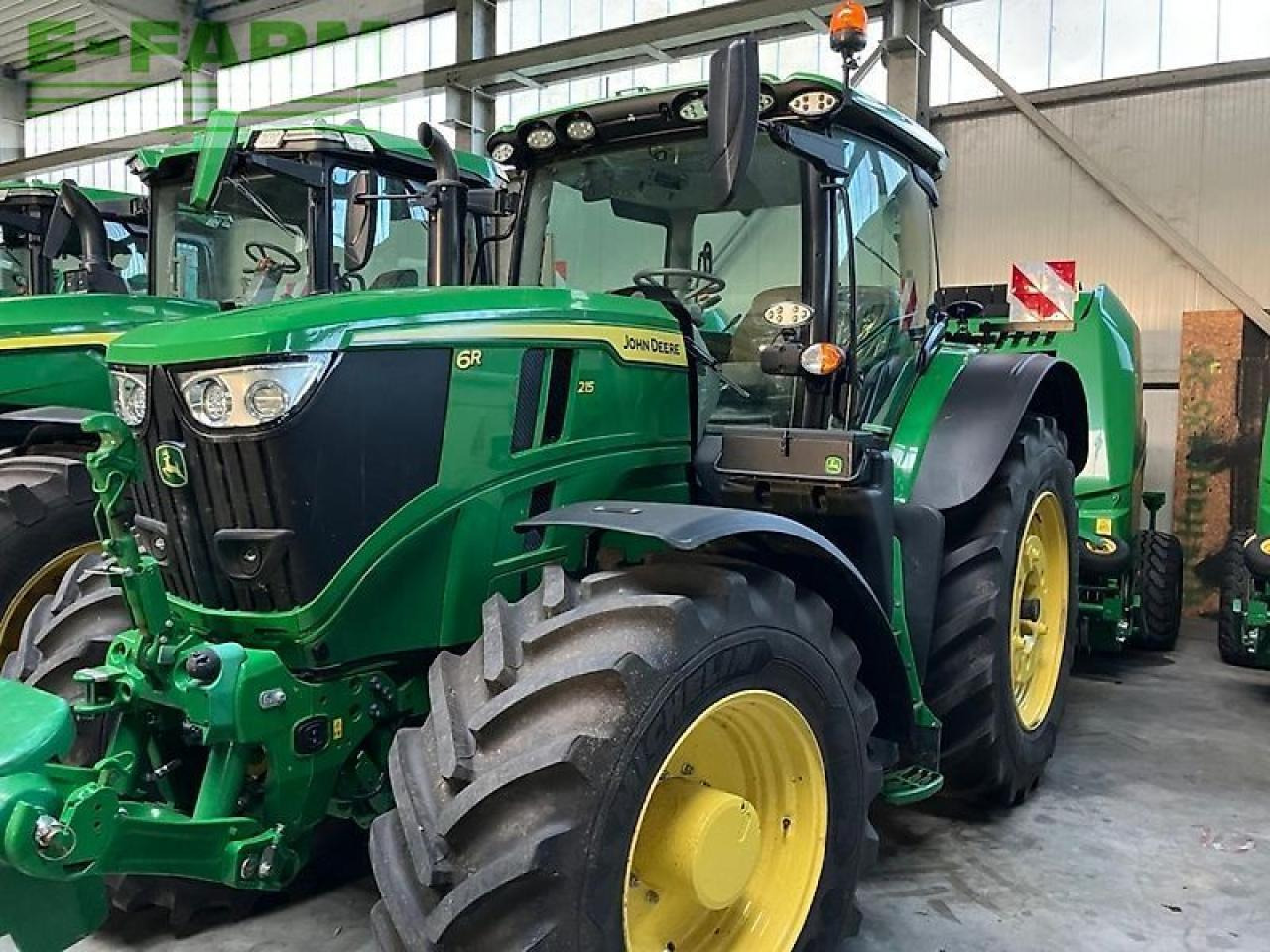 John Deere 6r 215 - Трактор: фото 3 John Deere 6r 215 - Трактор: фото 3