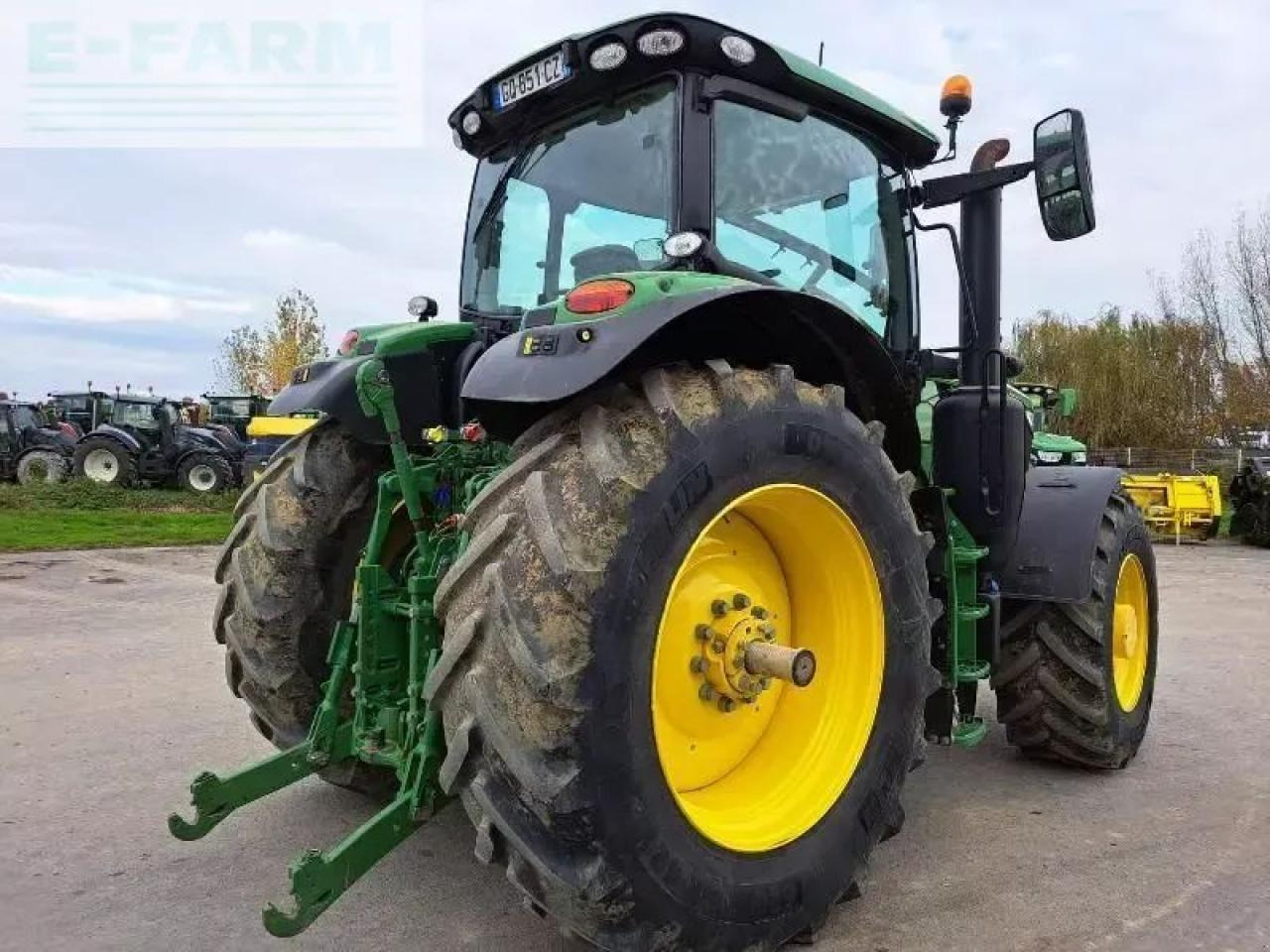 John Deere 6r 215 - Трактор: фото 2 John Deere 6r 215 - Трактор: фото 2