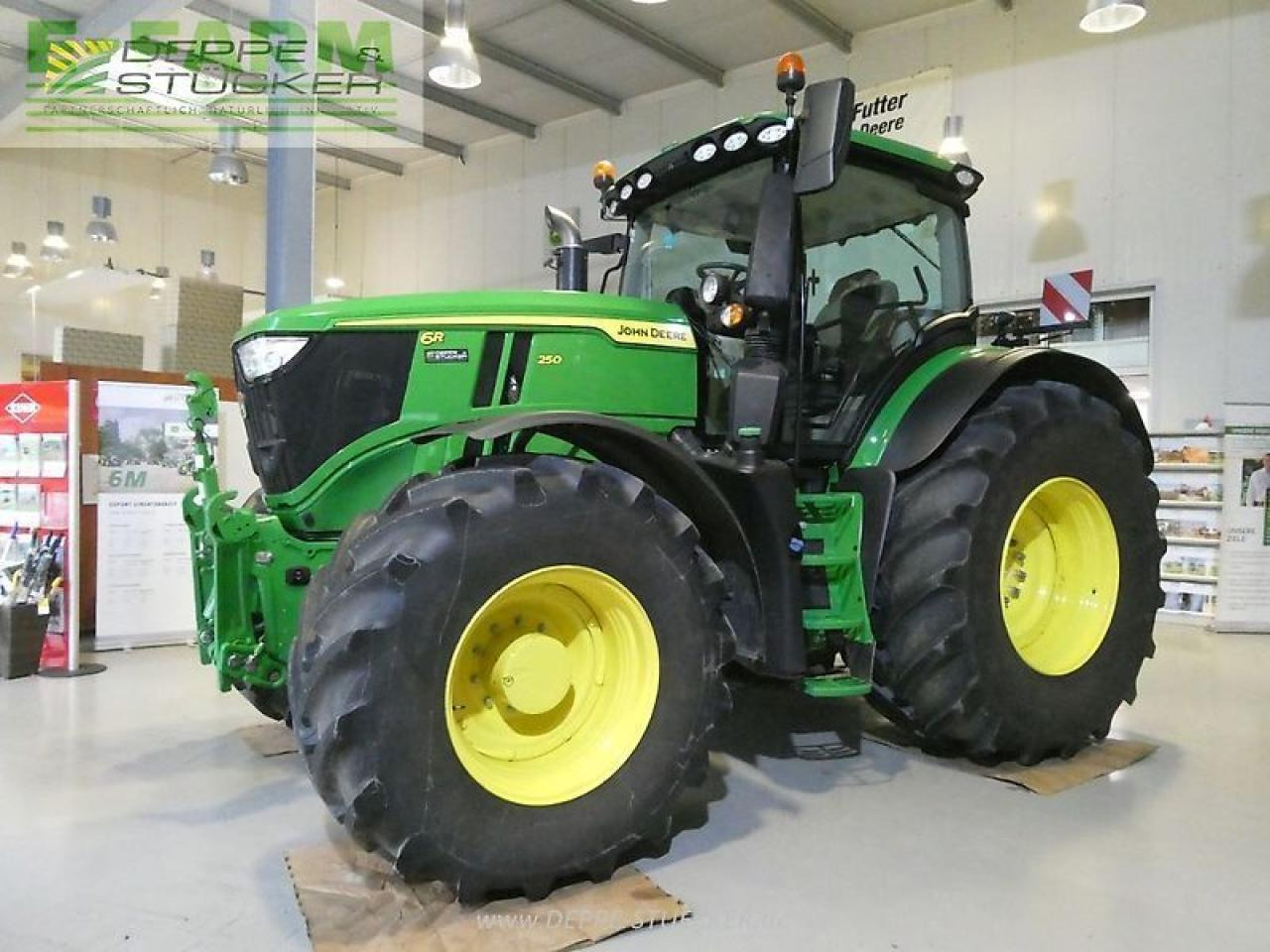 John Deere 6r 250 - Трактор: фото 2 John Deere 6r 250 - Трактор: фото 2