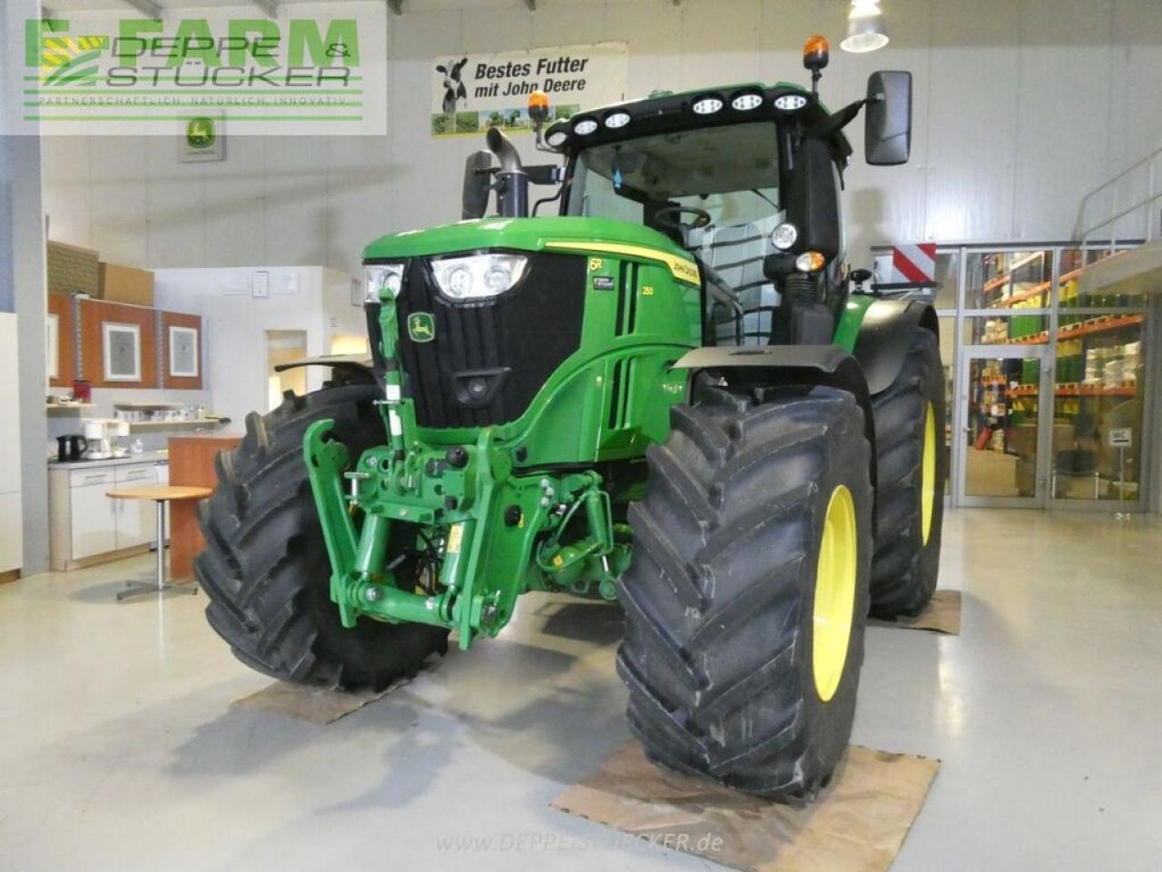 John Deere 6r 250 - Трактор: фото 3 John Deere 6r 250 - Трактор: фото 3