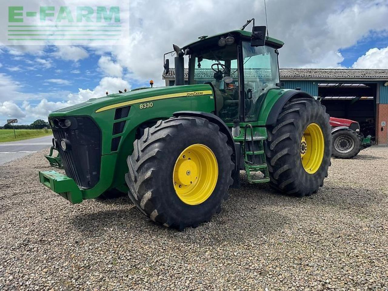 John Deere 8330 - Трактор: фото 1 John Deere 8330 - Трактор: фото 1