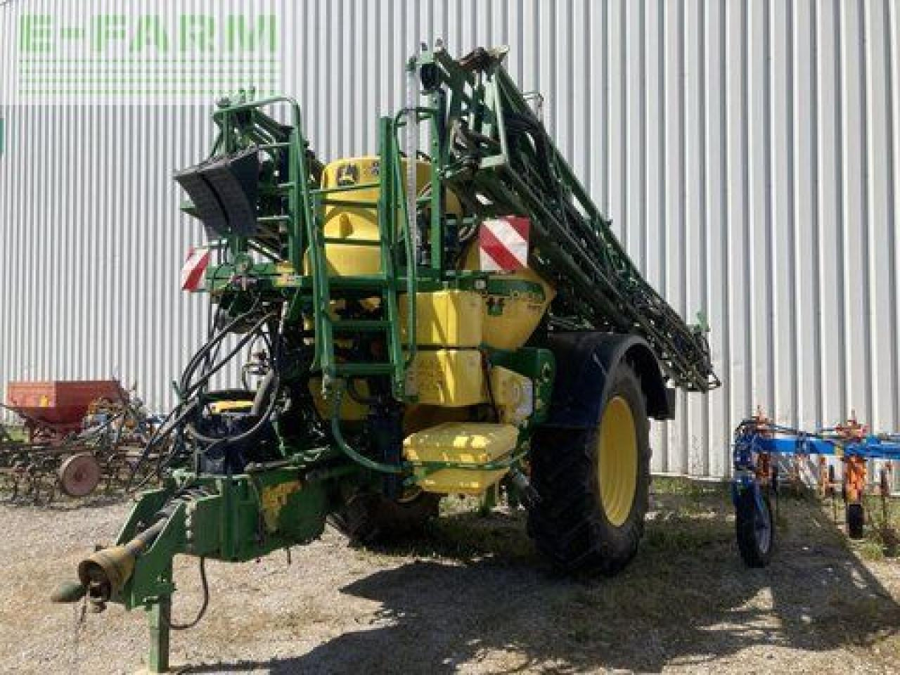 John Deere 840 tf - Обприскувач причіпний: фото 2 John Deere 840 tf - Обприскувач причіпний: фото 2