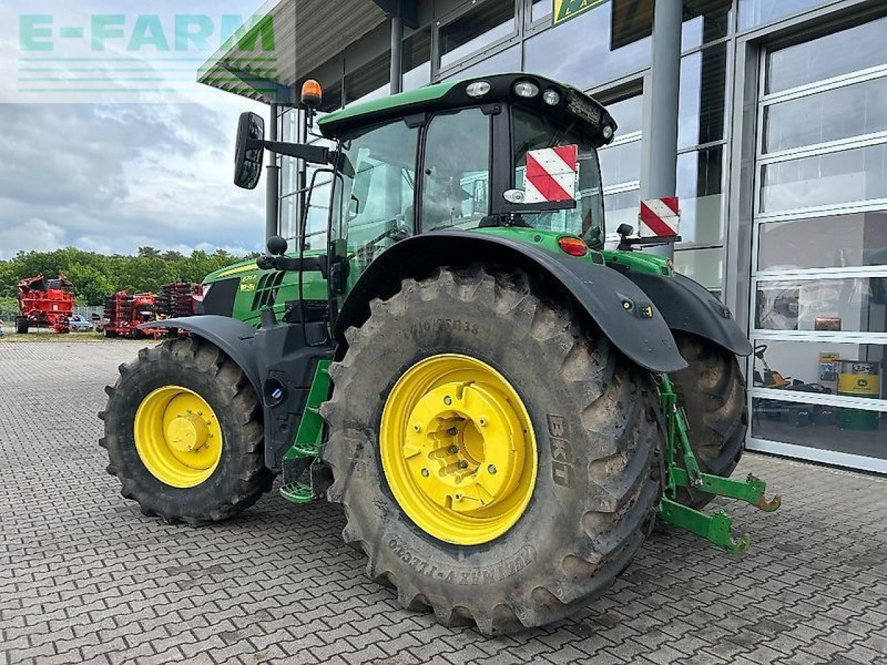 John Deere traktor 6215r - Трактор: фото 2 John Deere traktor 6215r - Трактор: фото 2