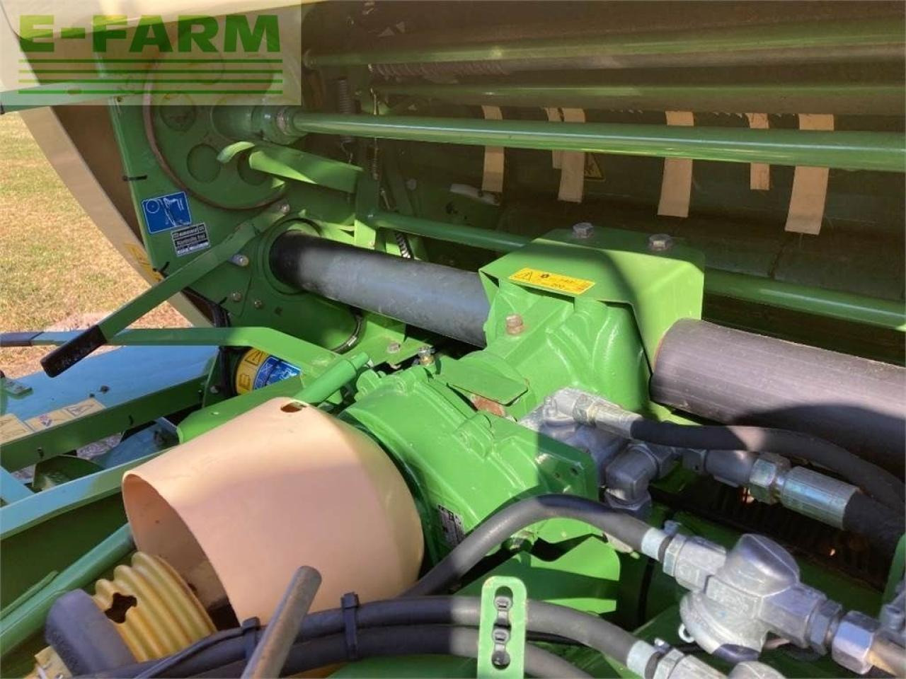 Прес-підбирач тюковий Krone comprima cv 150 xc: фото 17