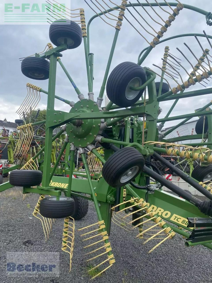 Krone schwadro tc 880 - Сіноворушилка: фото 3 Krone schwadro tc 880 - Сіноворушилка: фото 3