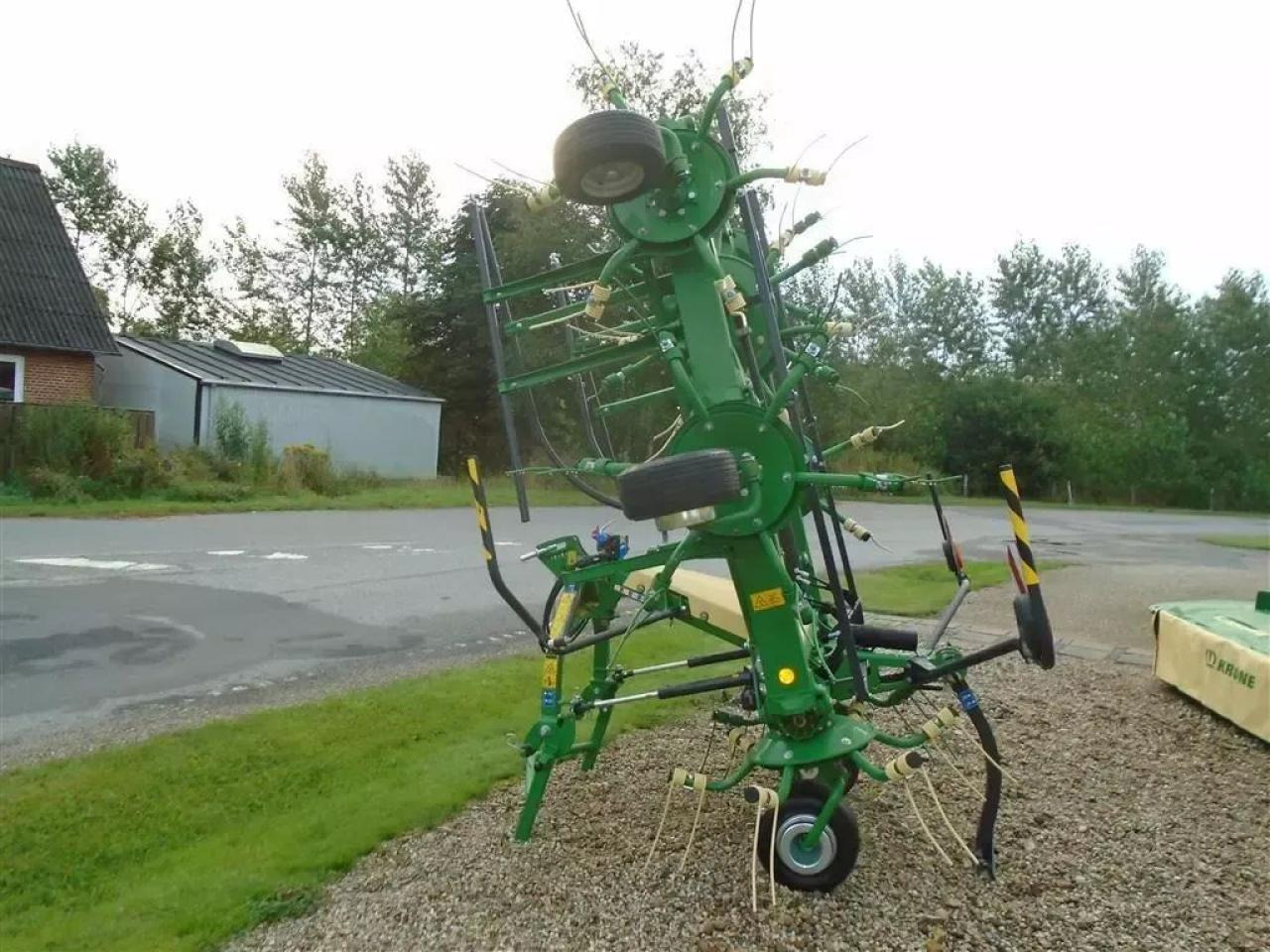 Krone vendro 900 - Сіноворушилка: фото 3 Krone vendro 900 - Сіноворушилка: фото 3