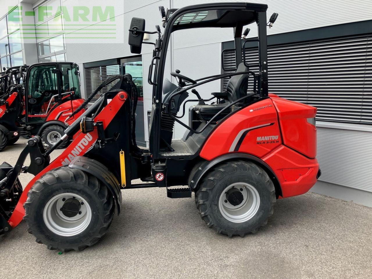 Компактний фронтальний навантажувач Manitou manitou mla 3-25: фото 7