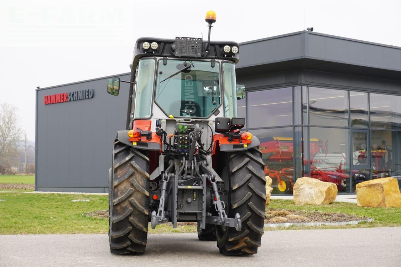 Massey Ferguson 3wf.115 efficient - Трактор: фото 4 Massey Ferguson 3wf.115 efficient - Трактор: фото 4