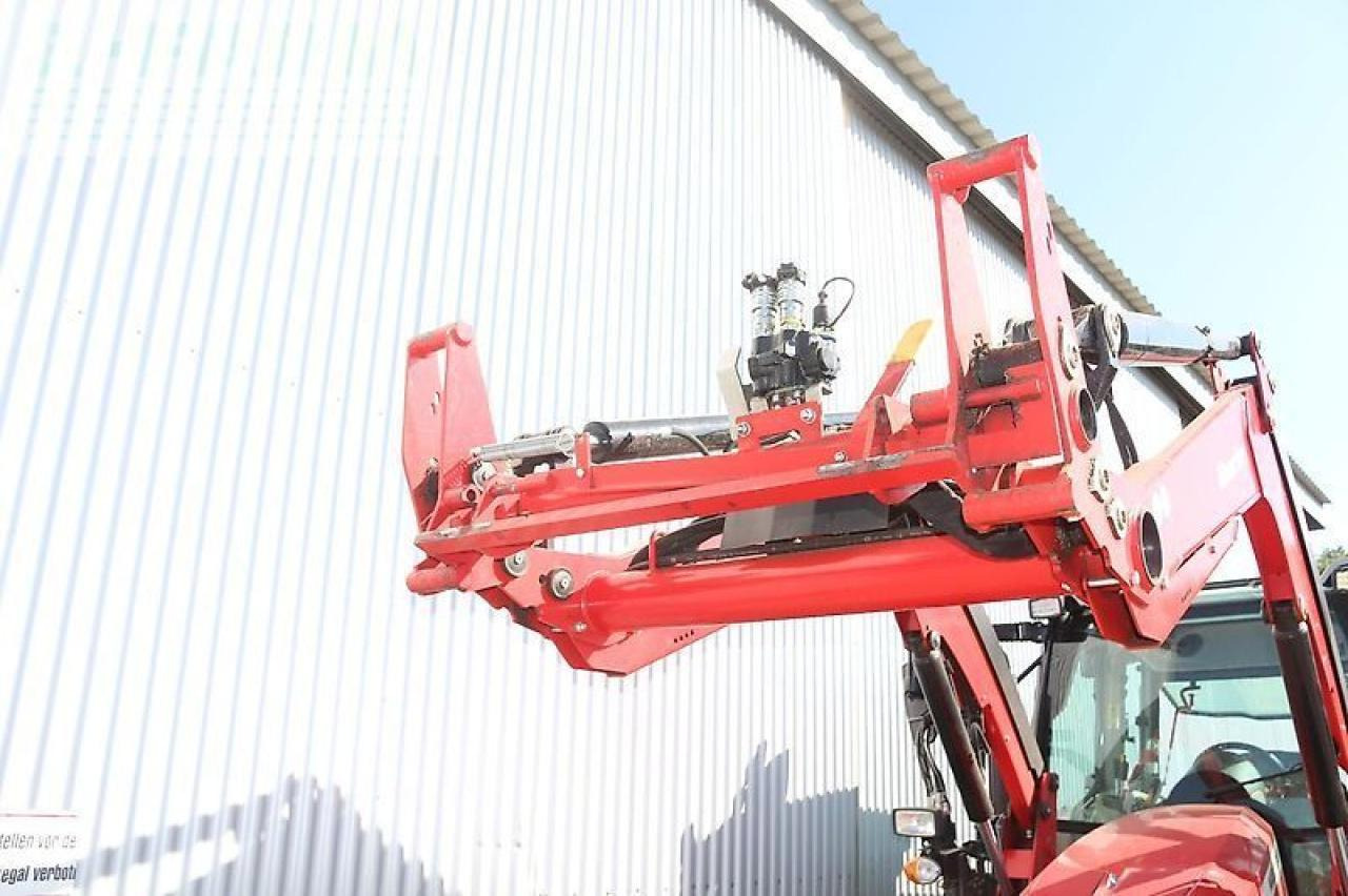 Massey Ferguson 5711 - Трактор: фото 4 Massey Ferguson 5711 - Трактор: фото 4