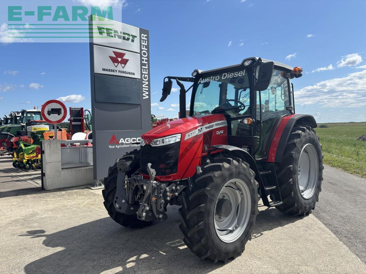 Massey Ferguson 5711 m dyna 4 comfort - Трактор: фото 1 Massey Ferguson 5711 m dyna 4 comfort - Трактор: фото 1