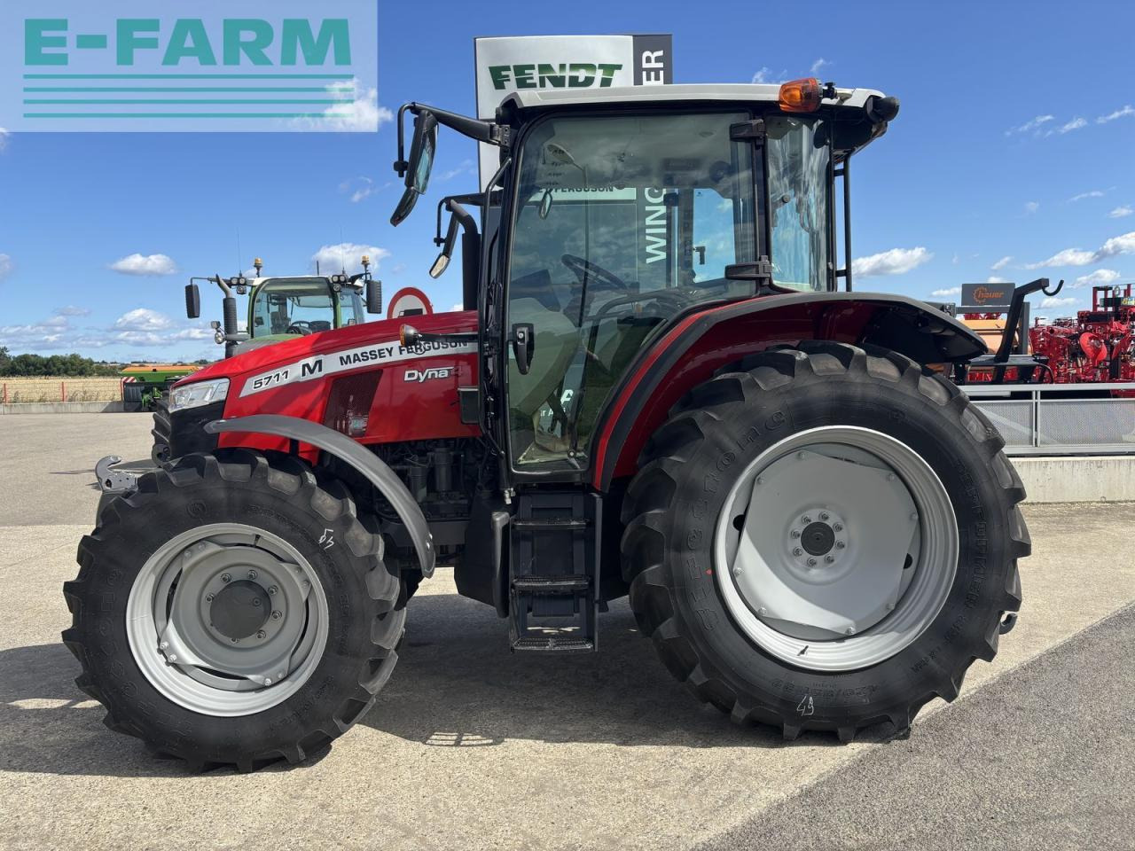 Massey Ferguson 5711 m dyna 4 comfort - Трактор: фото 4 Massey Ferguson 5711 m dyna 4 comfort - Трактор: фото 4