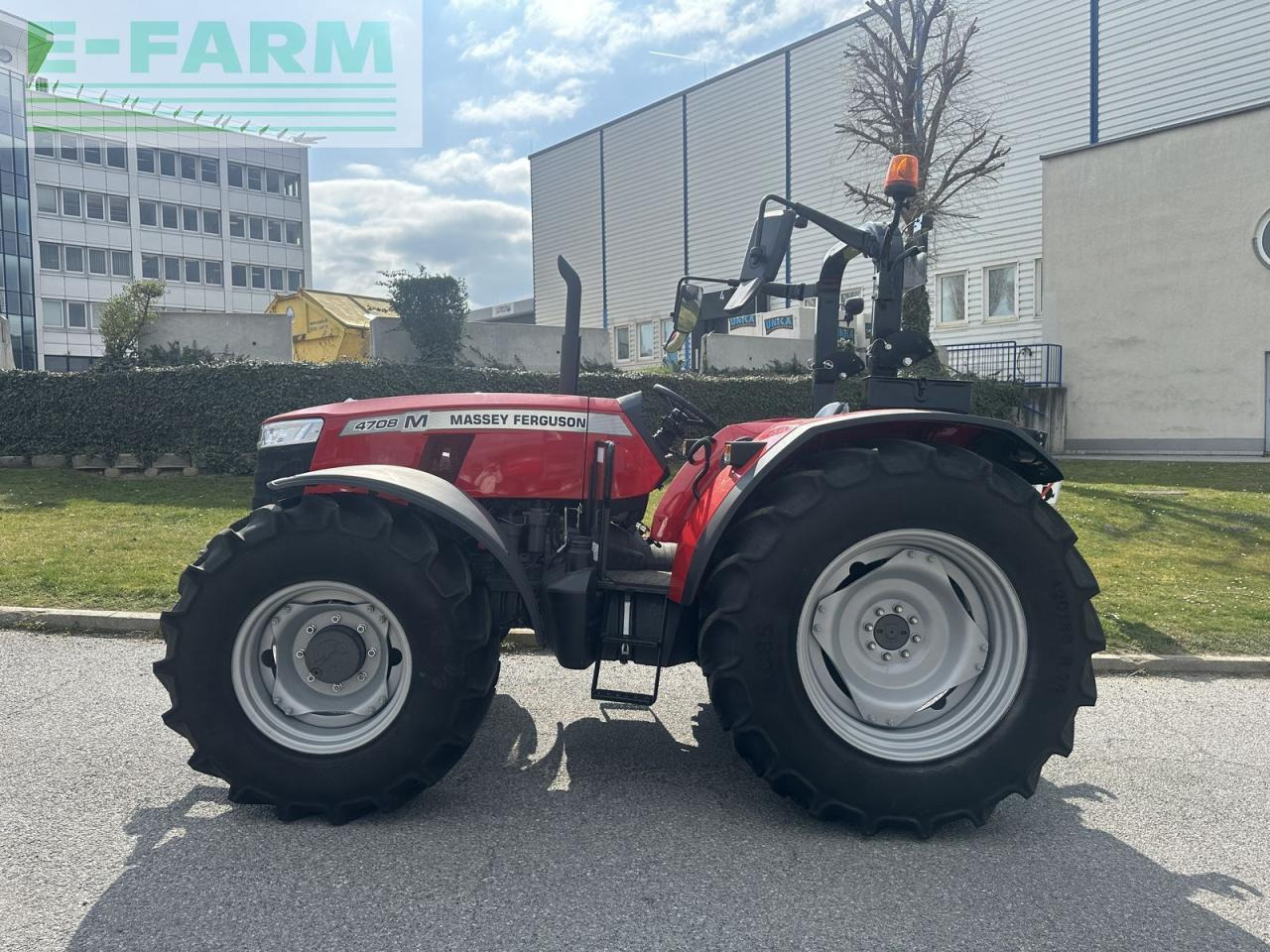Massey Ferguson mf 4708 m plattform - Трактор: фото 3 Massey Ferguson mf 4708 m plattform - Трактор: фото 3