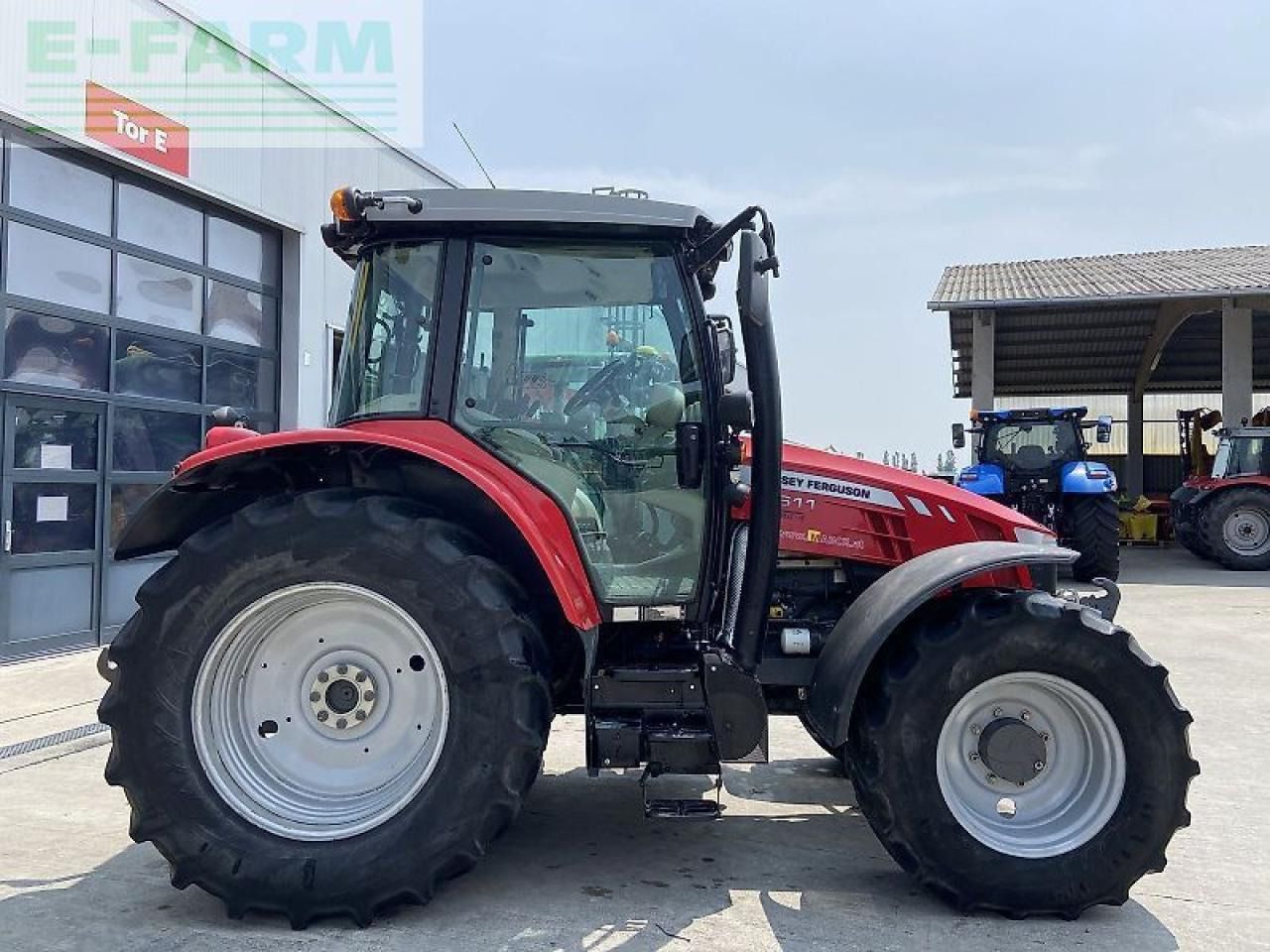 Massey Ferguson mf 5610 dyna-4 essential Essential - Трактор: фото 3 Massey Ferguson mf 5610 dyna-4 essential Essential - Трактор: фото 3