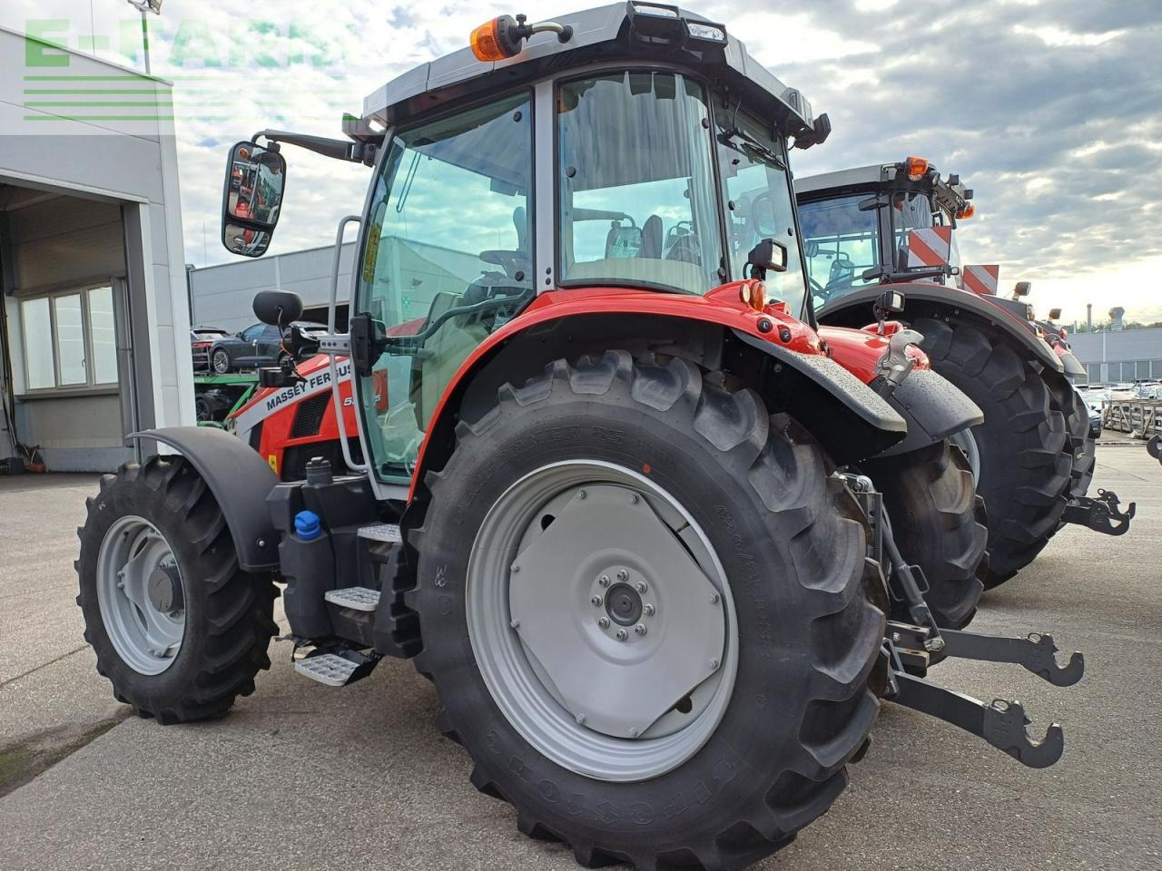 Massey Ferguson mf s5.135 - Трактор: фото 4 Massey Ferguson mf s5.135 - Трактор: фото 4