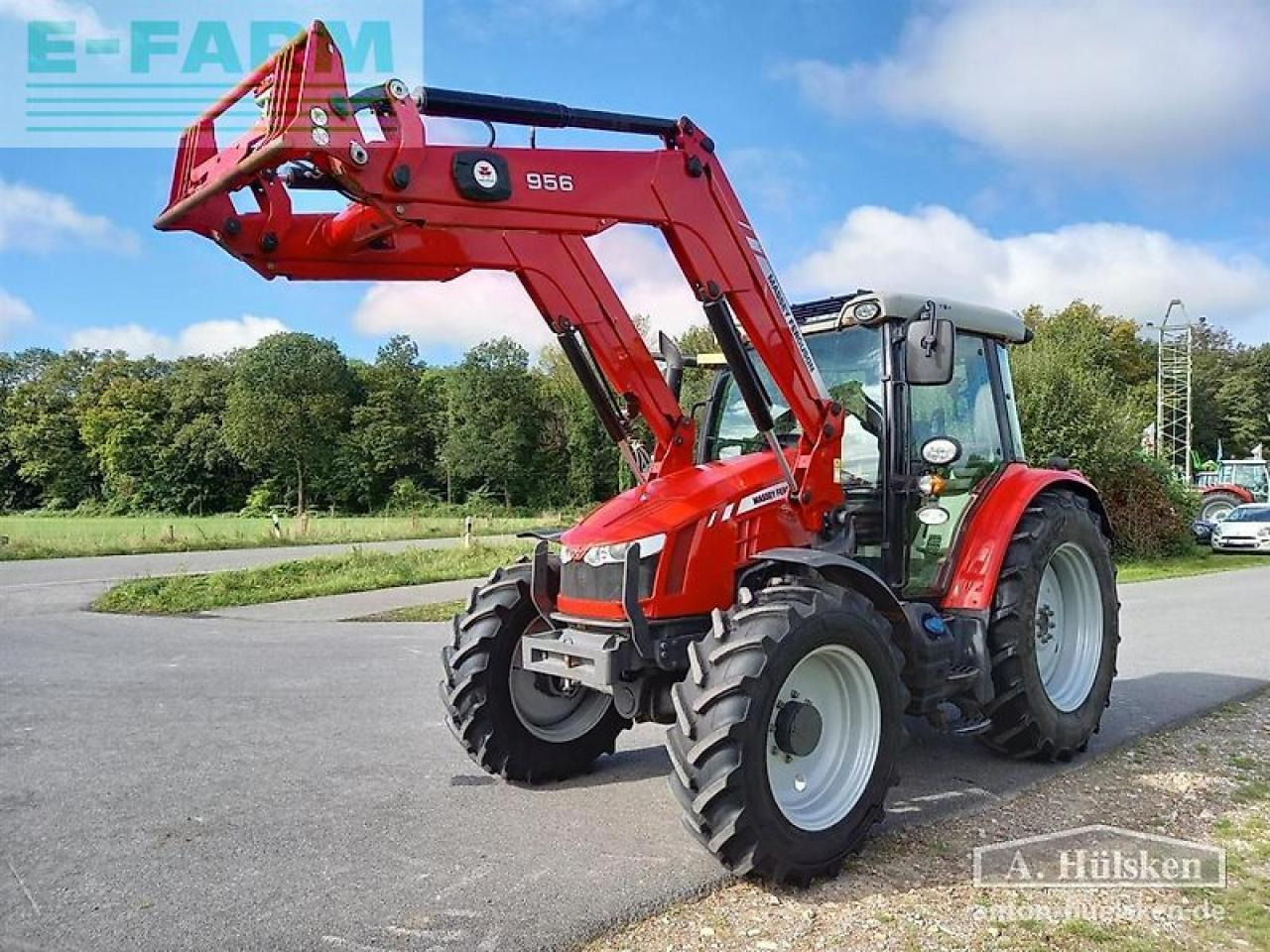 Massey Ferguson mf5611dyna4 - Трактор: фото 1 Massey Ferguson mf5611dyna4 - Трактор: фото 1