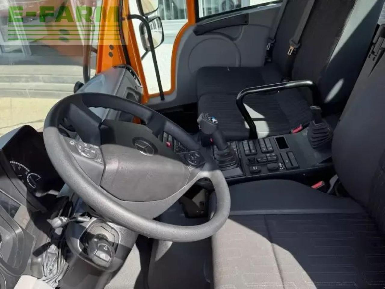 Mercedes-Benz u423 - Трактор: фото 3 Mercedes-Benz u423 - Трактор: фото 3