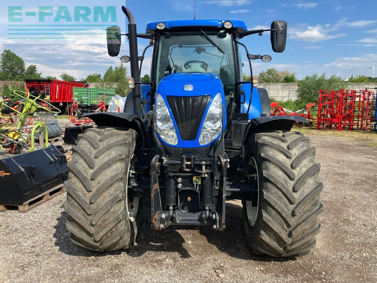 New Holland T7.220 - Трактор: фото 3 New Holland T7.220 - Трактор: фото 3