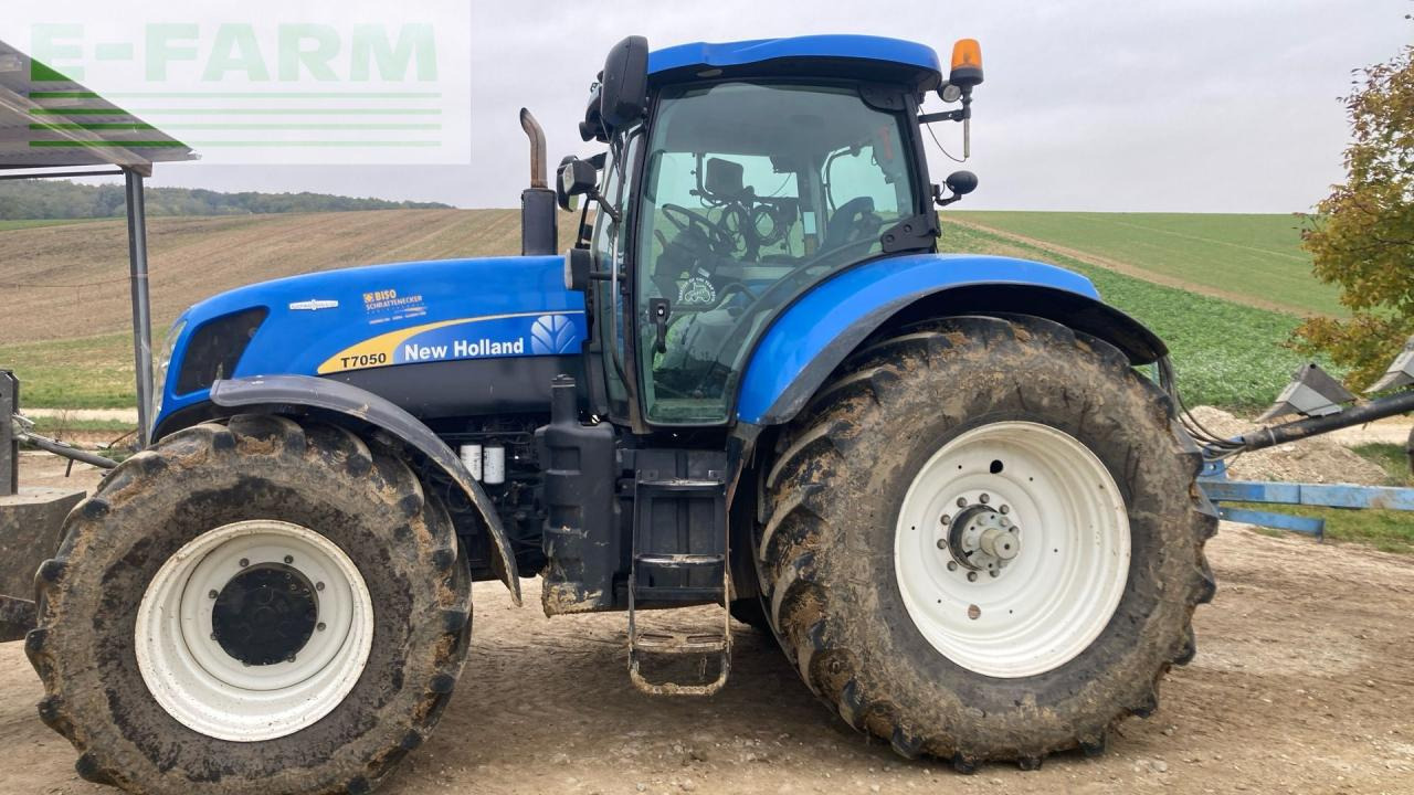 New Holland T7050 - Трактор: фото 2 New Holland T7050 - Трактор: фото 2