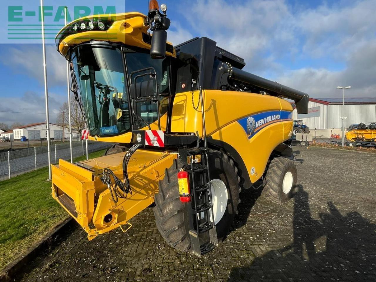 New Holland cx 6.90 schüttler + 25ft sw + sww - Зернозбиральний комбайн: фото 1 New Holland cx 6.90 schüttler + 25ft sw + sww - Зернозбиральний комбайн: фото 1