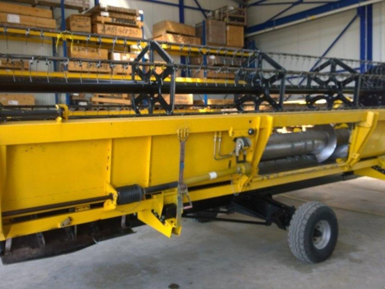 New Holland schneidwerk 7,32 m - Жниварка зернова: фото 3 New Holland schneidwerk 7,32 m - Жниварка зернова: фото 3