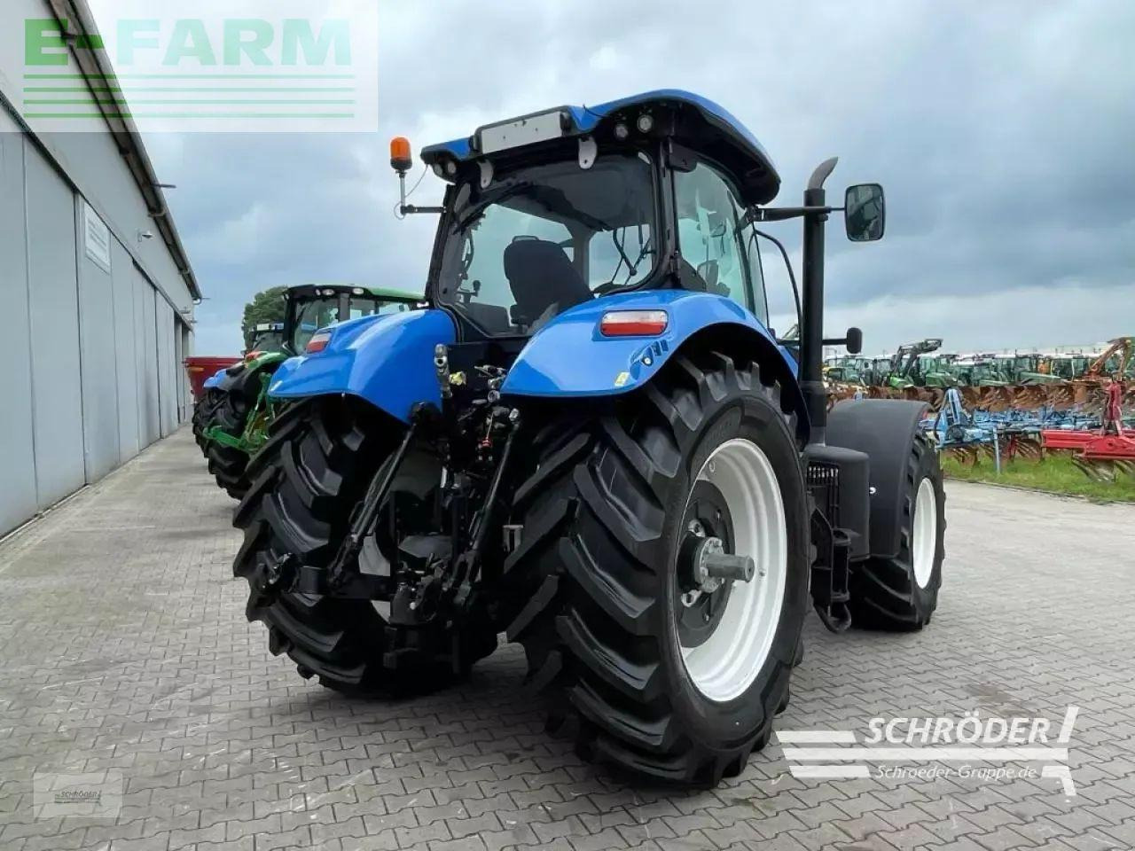 New Holland t 7.270 autocommand - Трактор: фото 3 New Holland t 7.270 autocommand - Трактор: фото 3