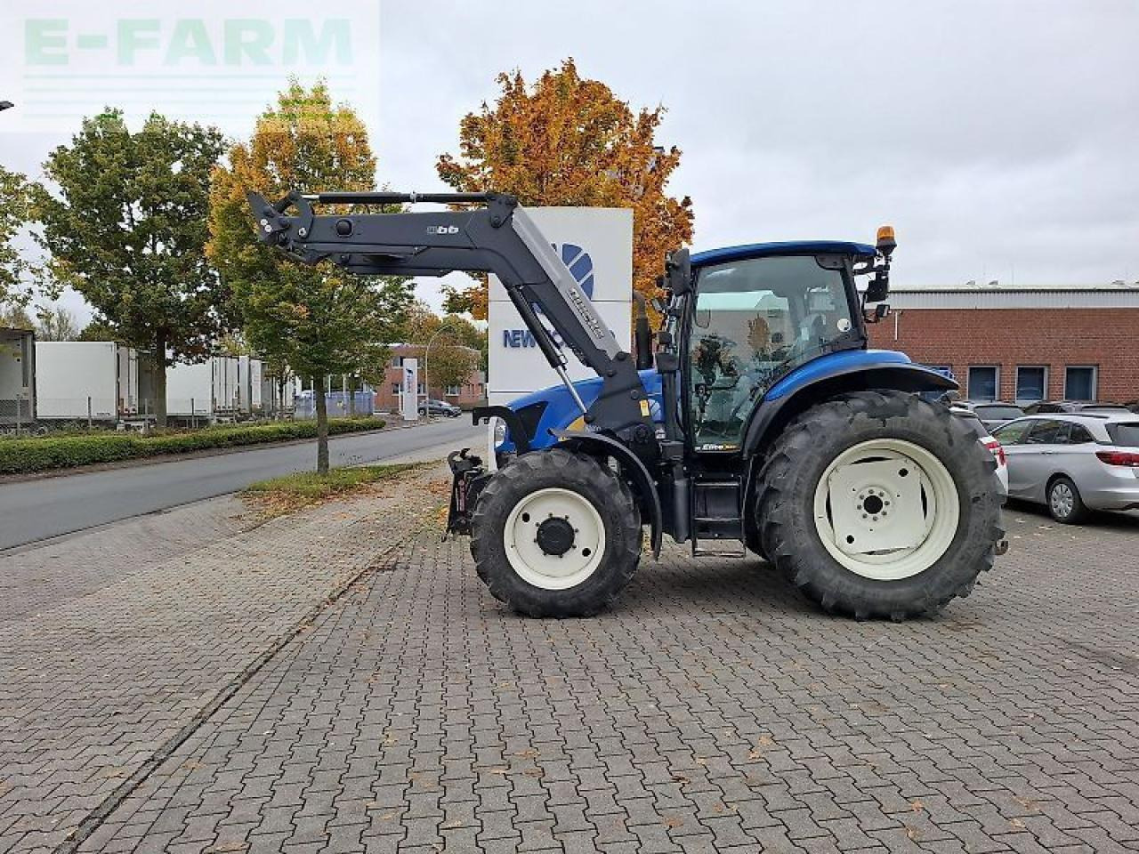 New Holland t6020 elite - Трактор: фото 1 New Holland t6020 elite - Трактор: фото 1